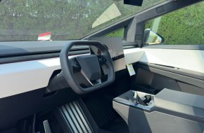 TESLA CYBERTRUCK